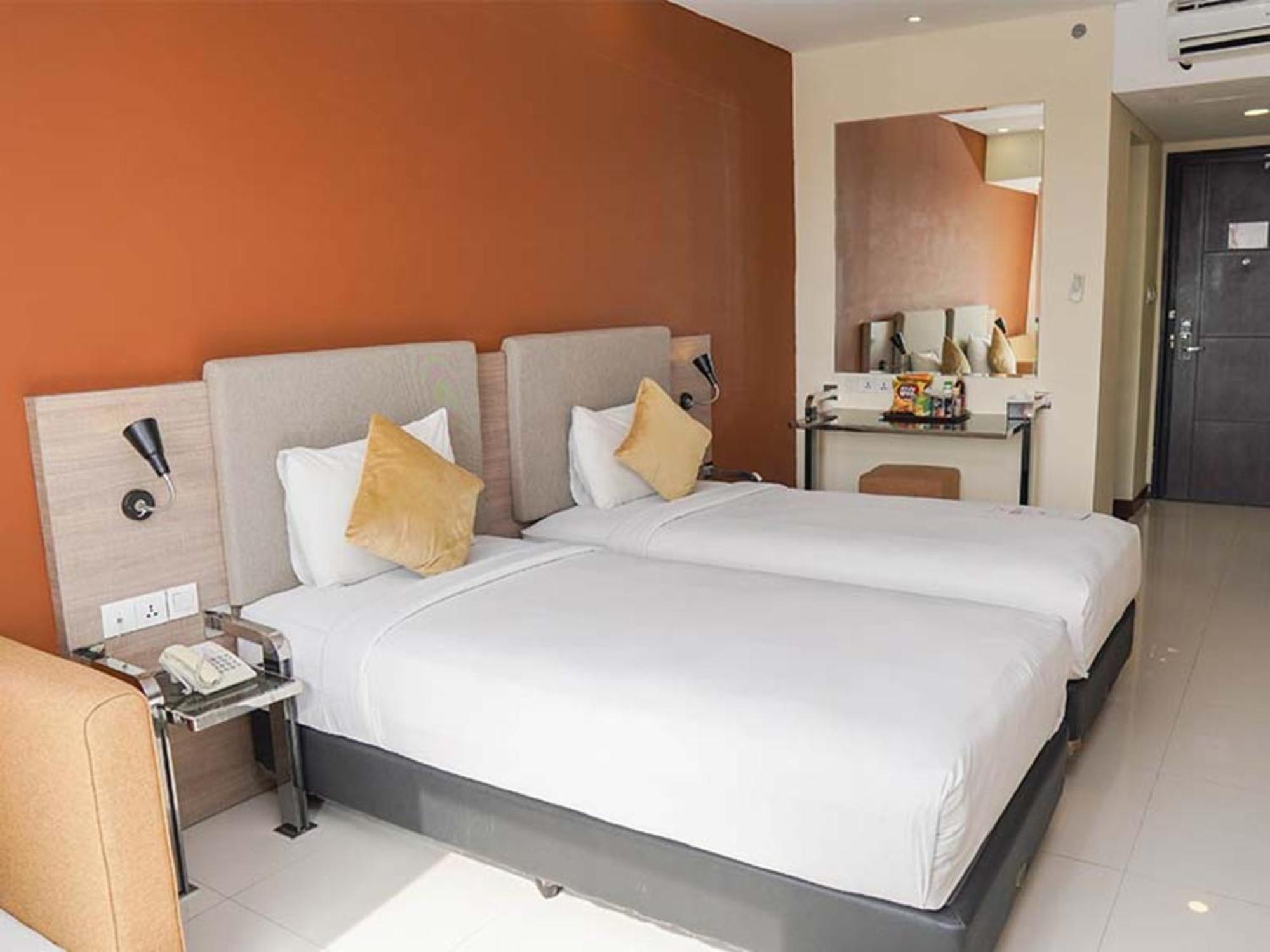 Verse Hotel Чиребон Экстерьер фото