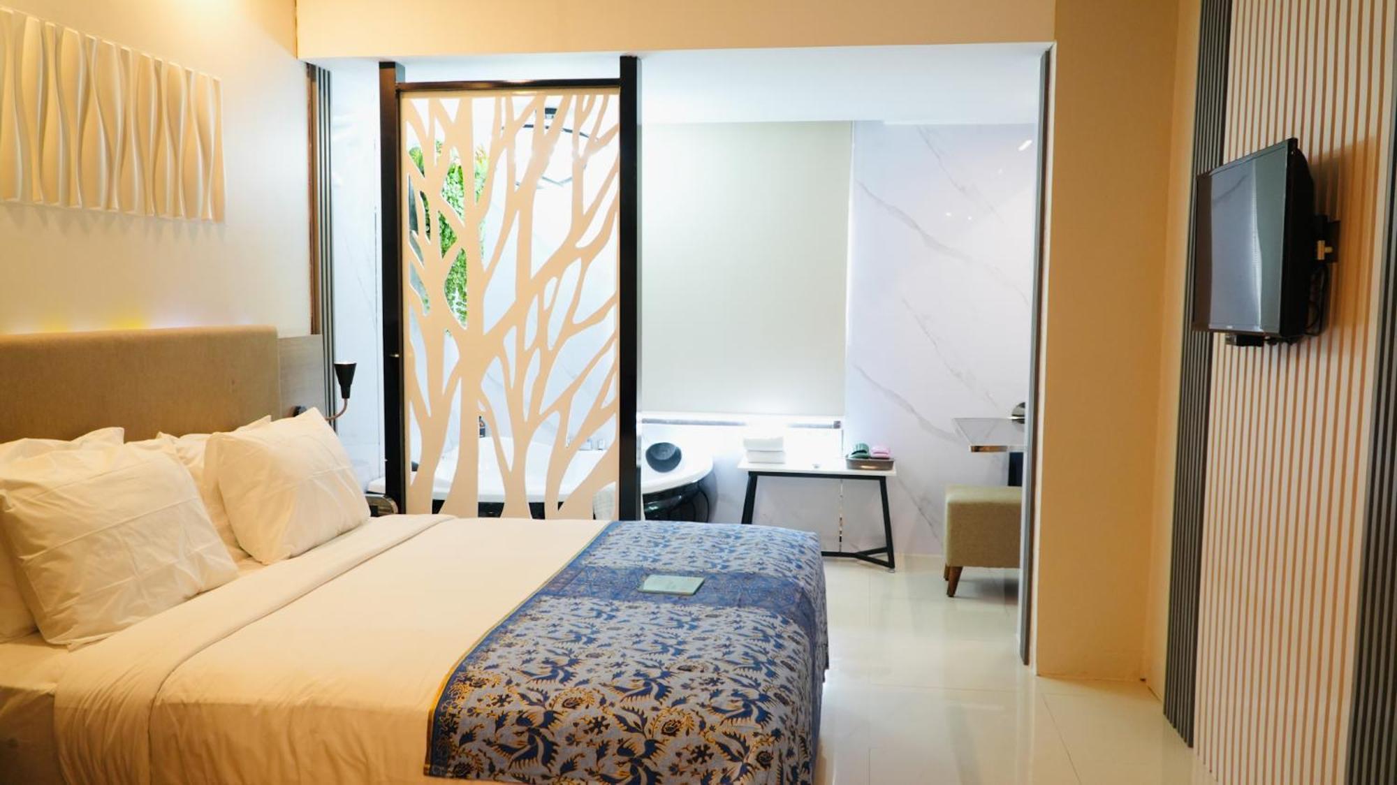 Verse Hotel Чиребон Экстерьер фото