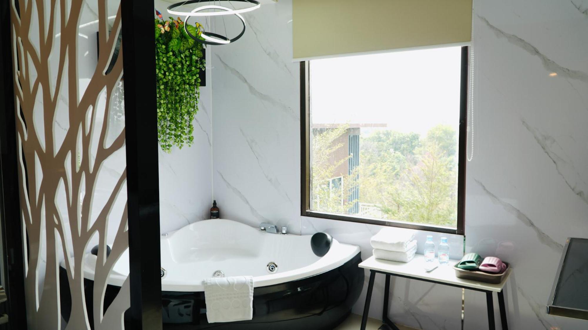 Verse Hotel Чиребон Экстерьер фото