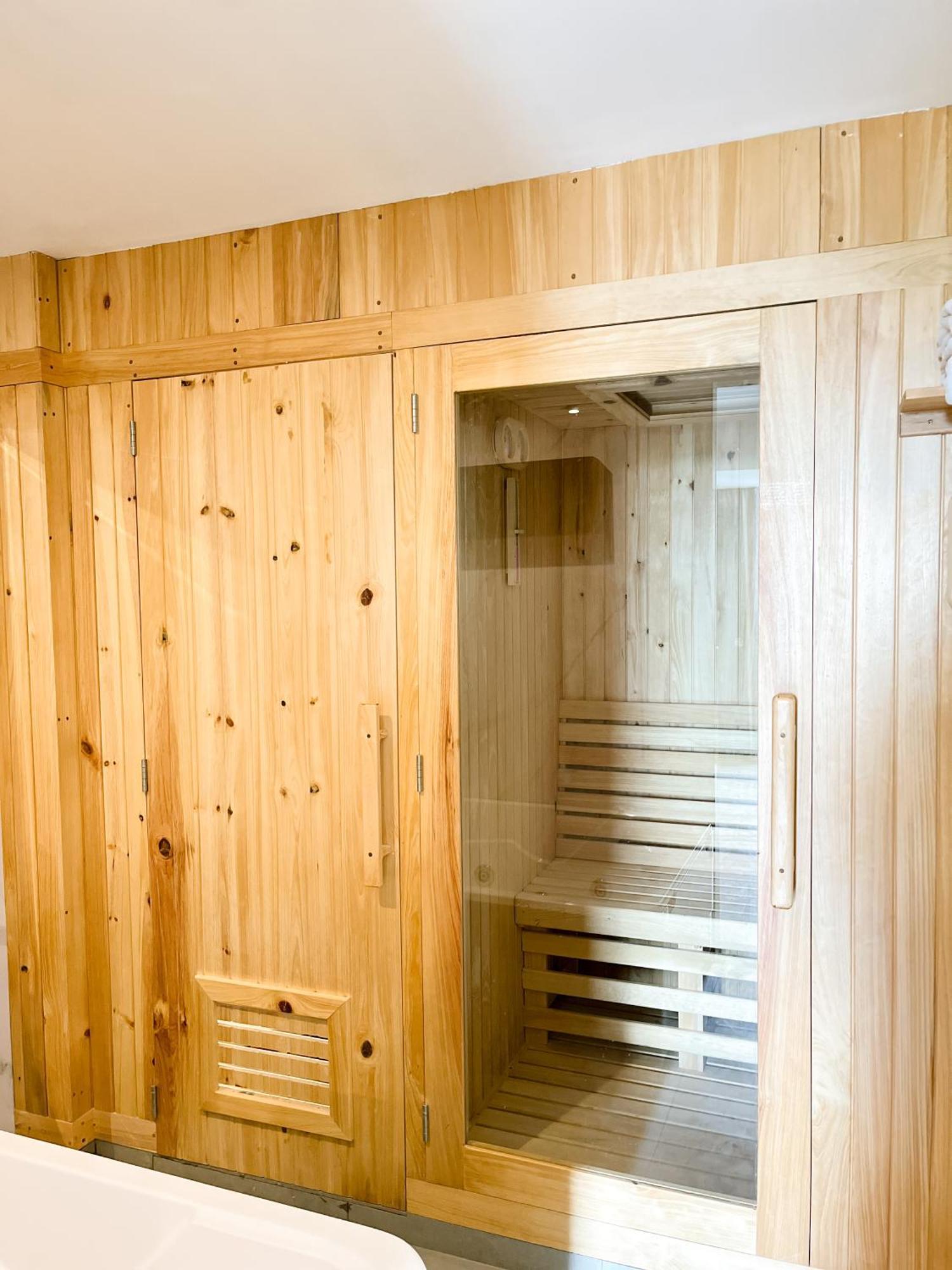 Verse Hotel Чиребон Экстерьер фото
