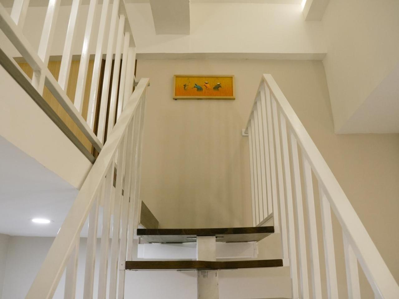 Verse Hotel Чиребон Экстерьер фото