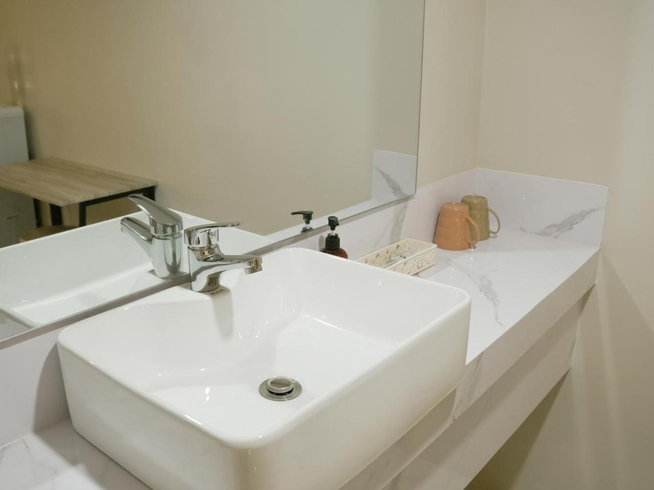 Verse Hotel Чиребон Экстерьер фото