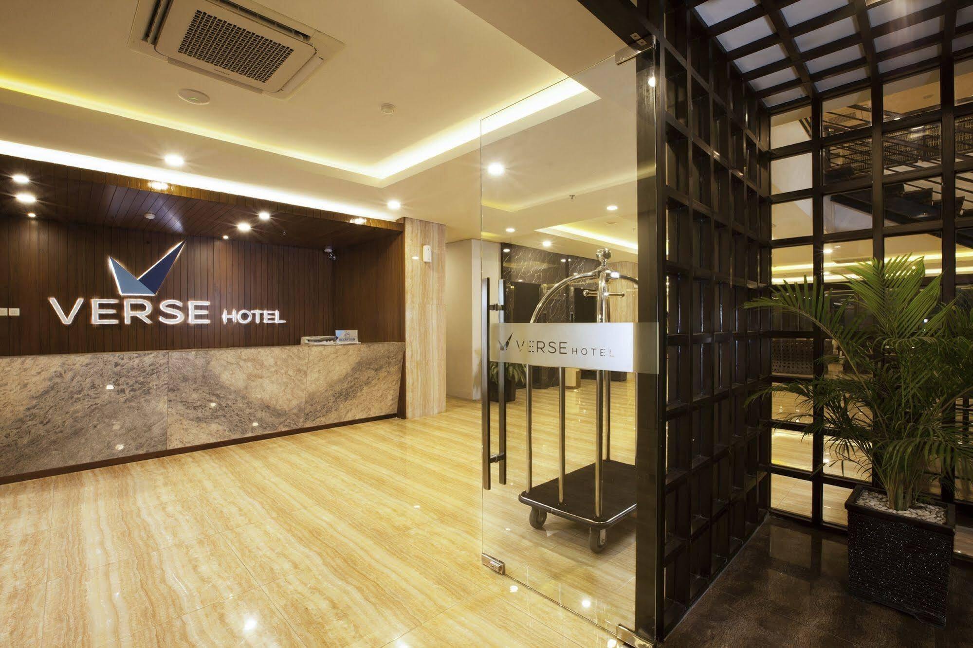 Verse Hotel Чиребон Экстерьер фото